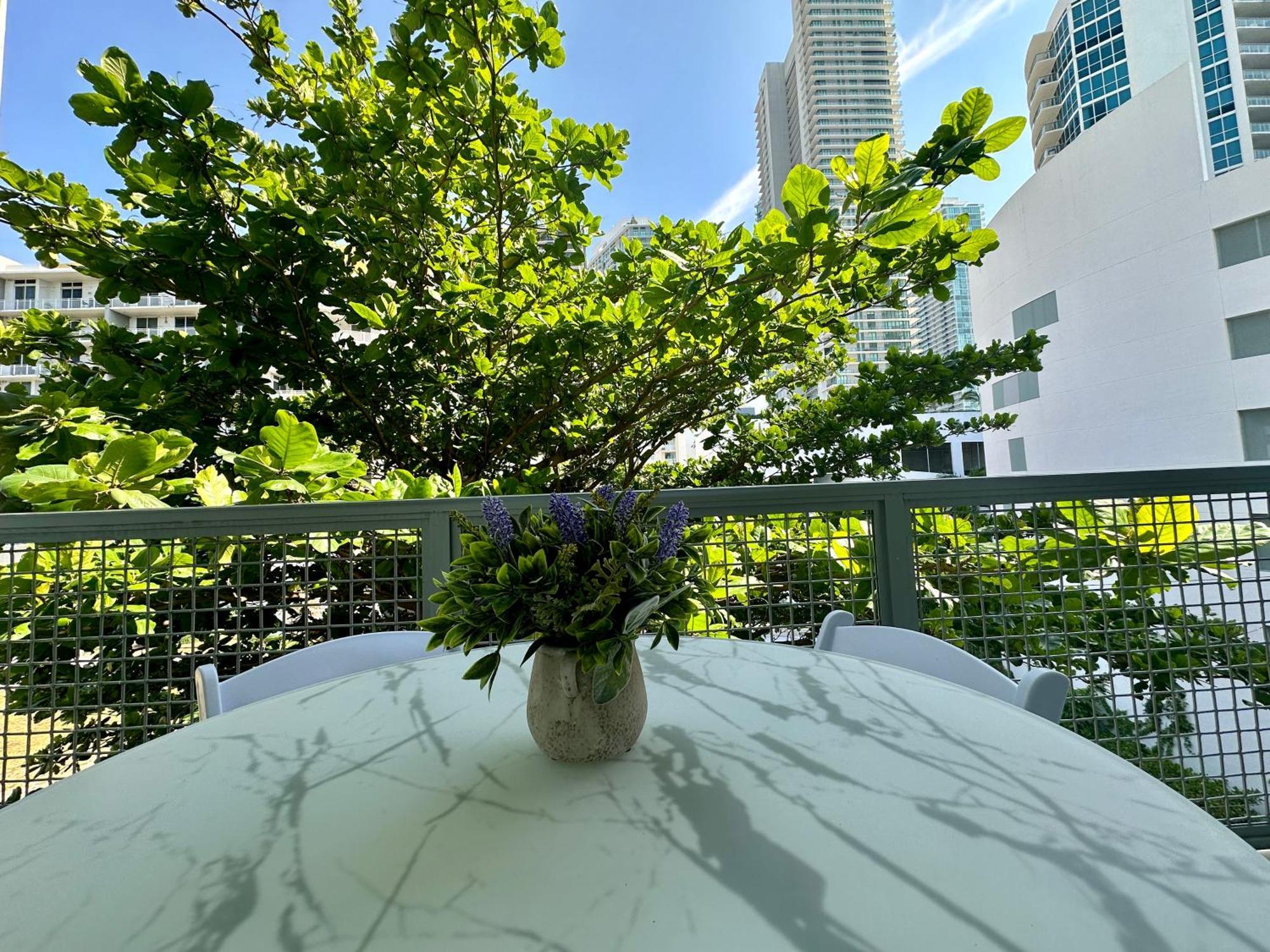 Modern Apartment In Edgewater マイアミ エクステリア 写真