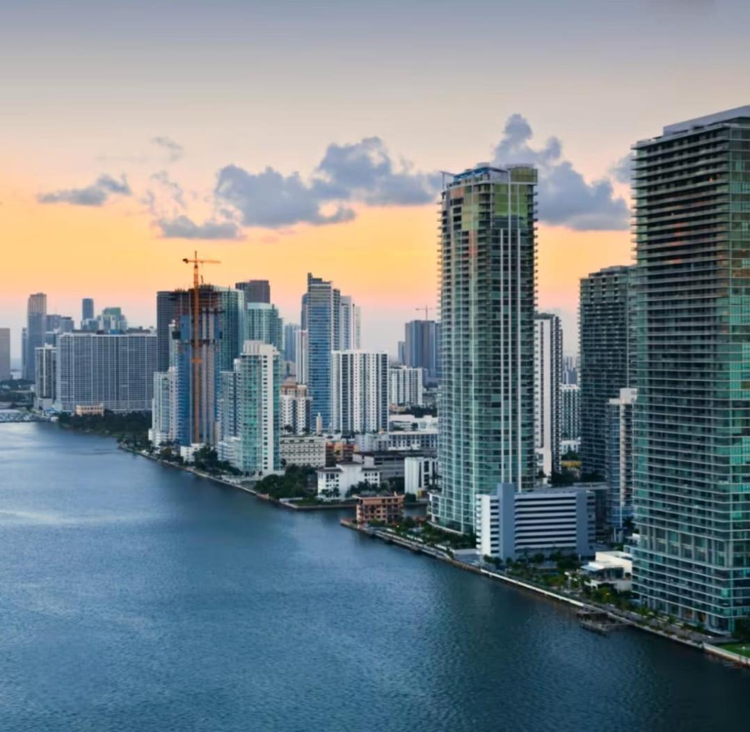 Modern Apartment In Edgewater マイアミ エクステリア 写真